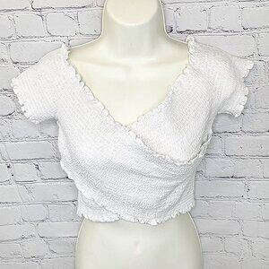 HOLLISTER WHITE CRISS CROSS CRINKLE CROP TOP - MEDIUM